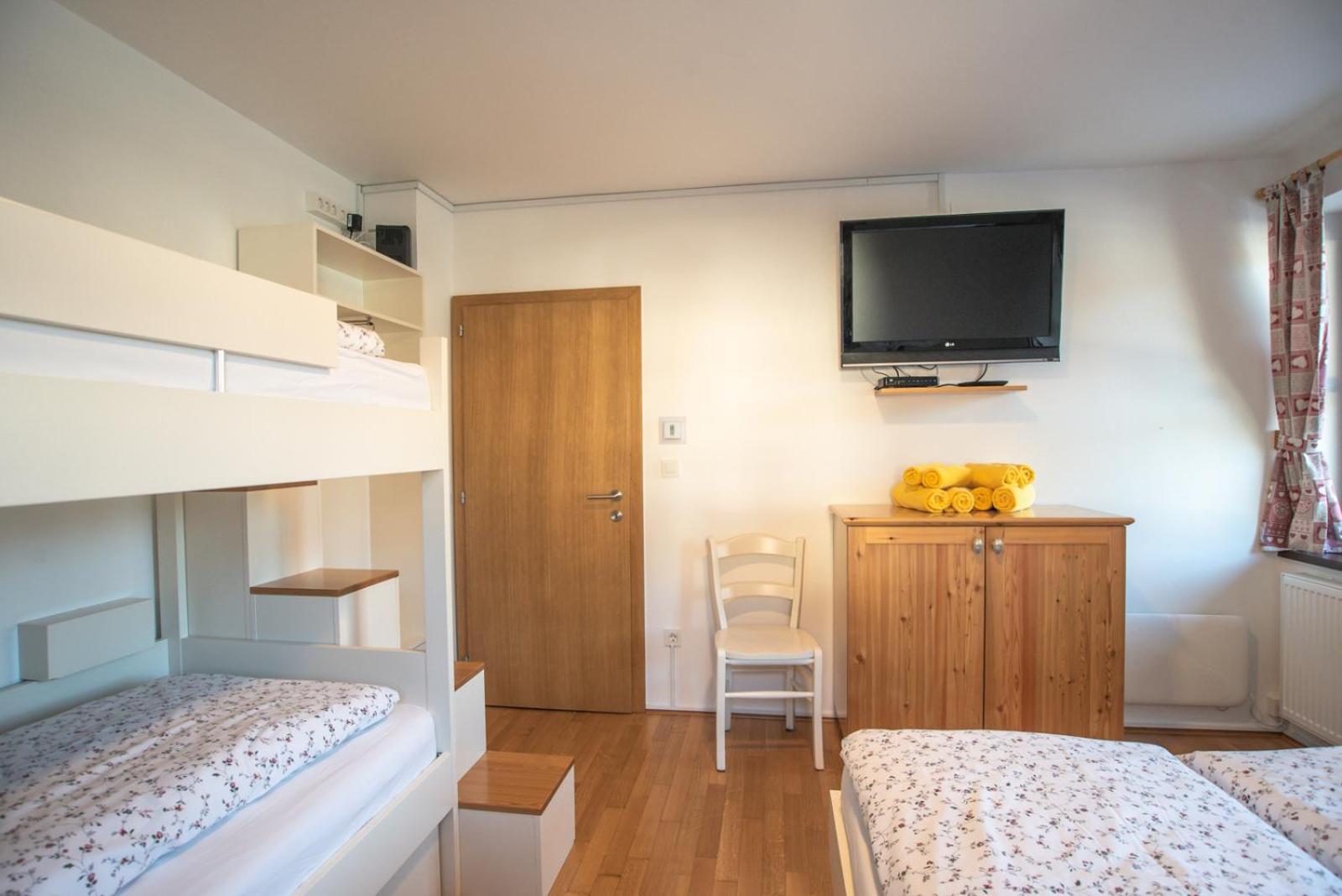 Pritlicni Apartma Hribovc Z Atrijem Kranjska Gora Exterior foto